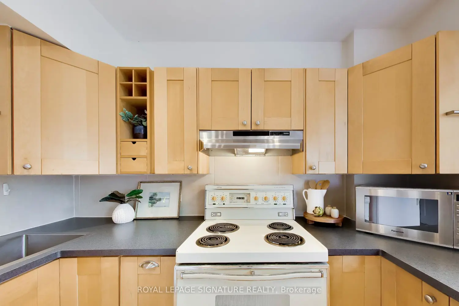 Additional image 6 of 2102 Gerrard Street