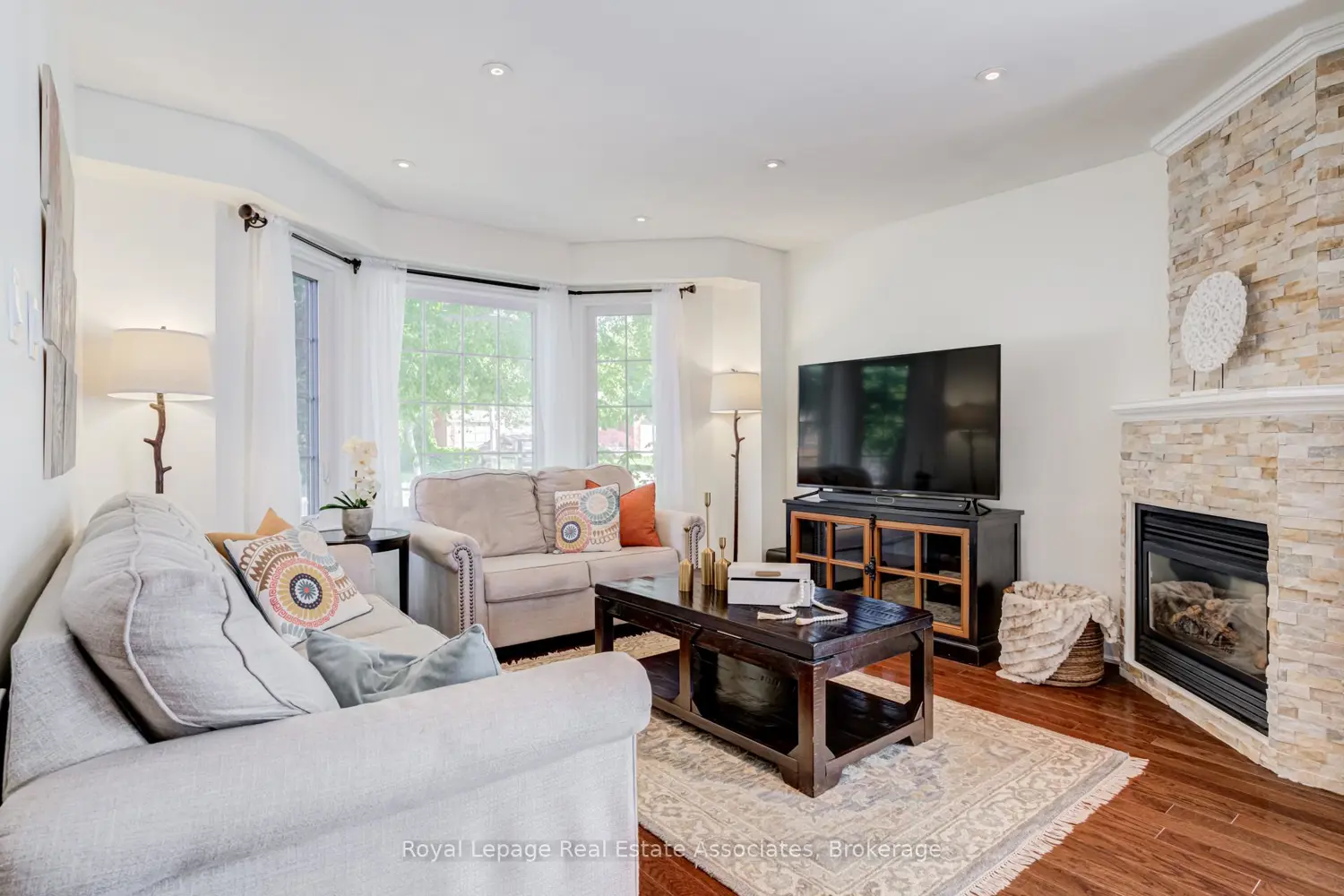 1179 Treetop Terrace photo 2