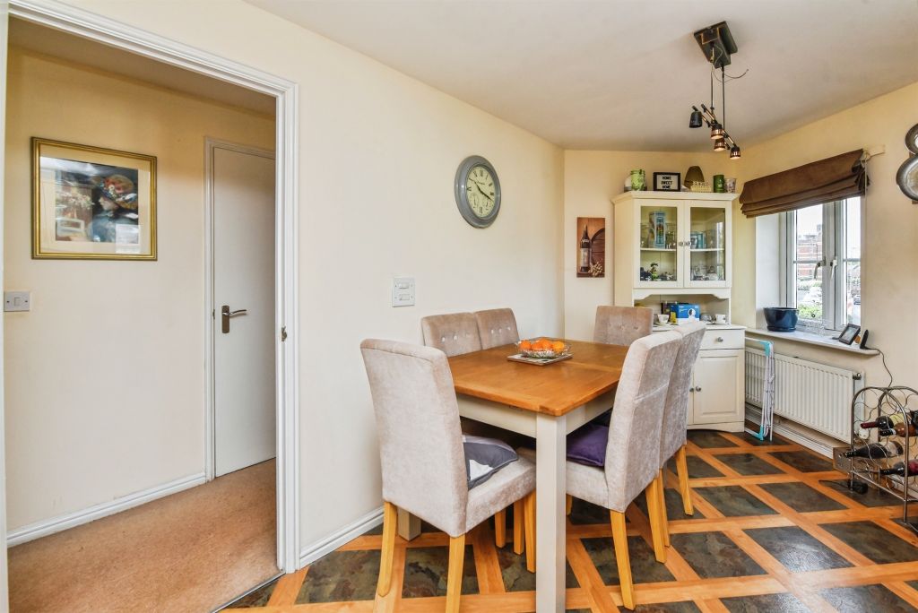 2 bed flat for saleHillier Road, Devizes SN10 photo 5