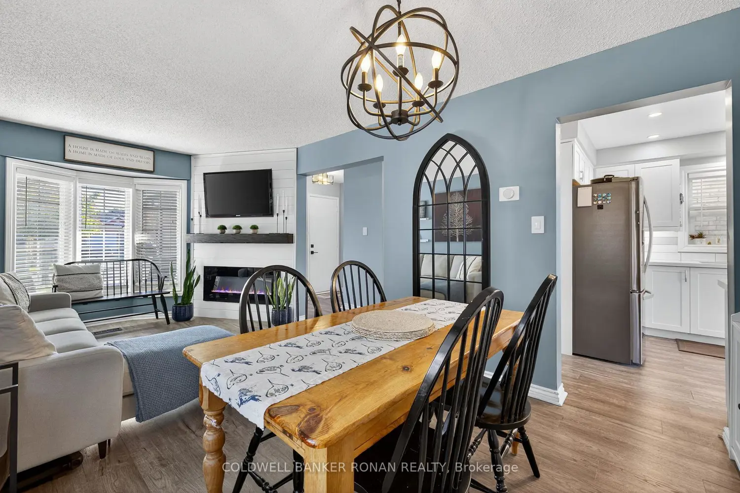 82 Oak Street photo 5