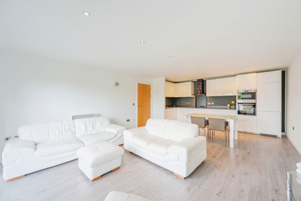 2 bed flat for saleStuart Street, Derby DE1 photo 4