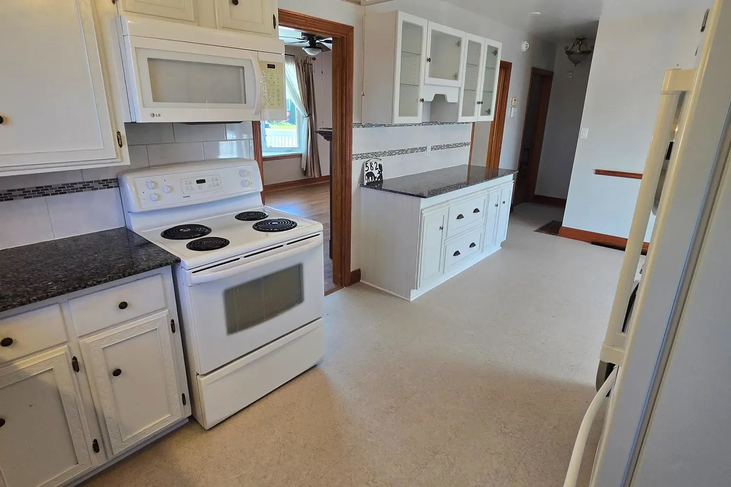 Additional image 4 of 582 Shirley Street