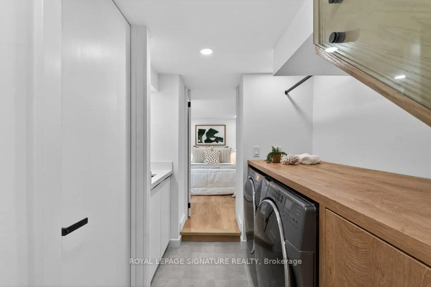 Additional image 13 of 228 Queensdale Avenue