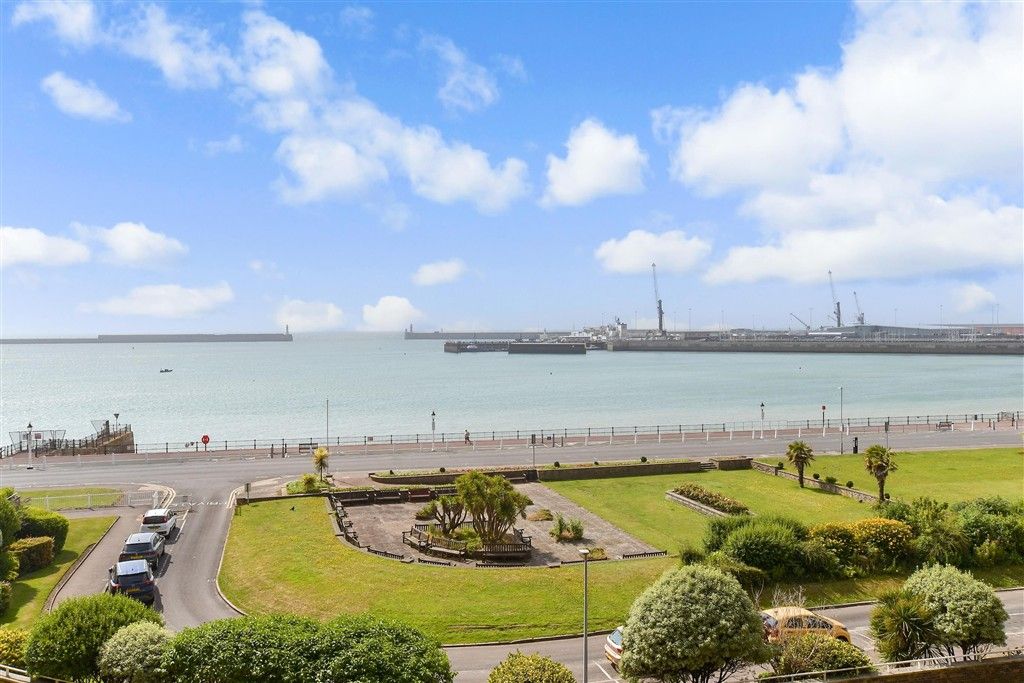 3 bed flat for saleThe Gateway, Dover, Kent CT16 photo 4
