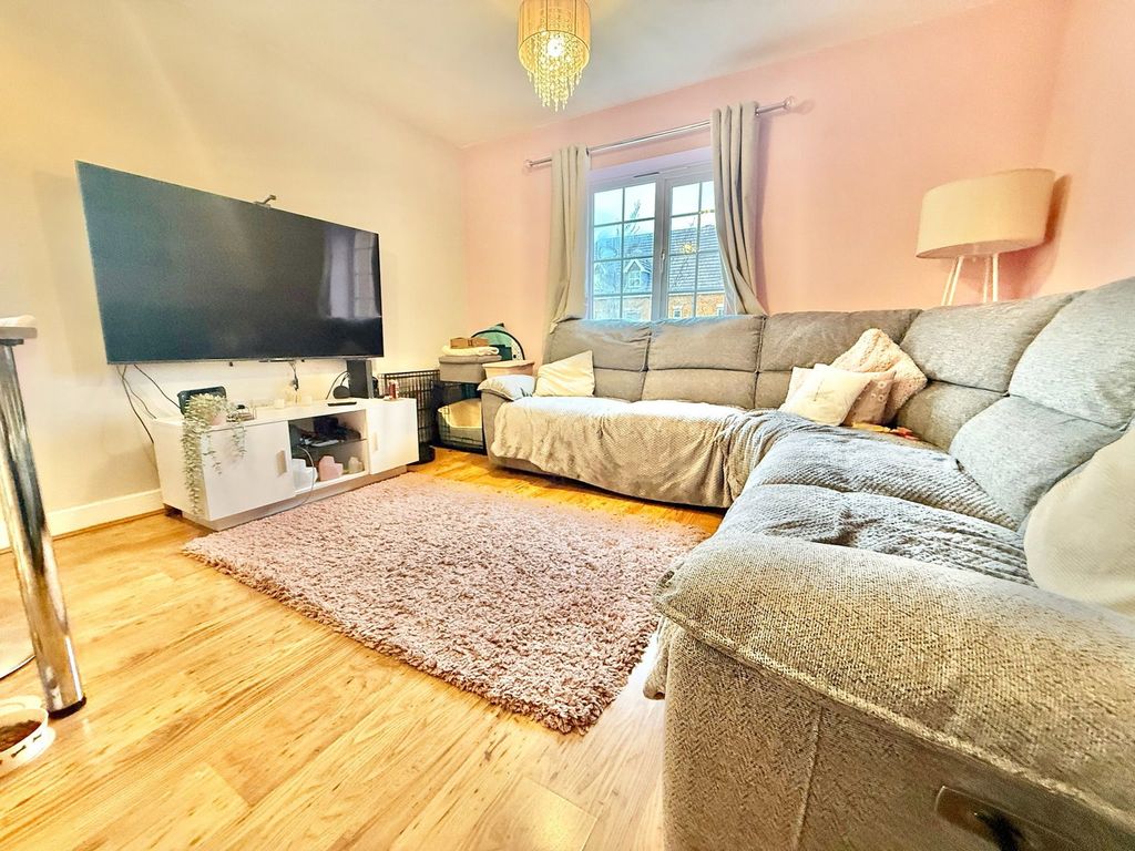 2 bed flat for saleDonnington Court, Dudley DY1 photo 2