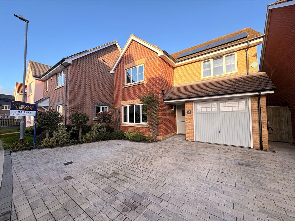 4 bed detached house for saleBattle Avenue, Daventry, Northamptonshire NN11
