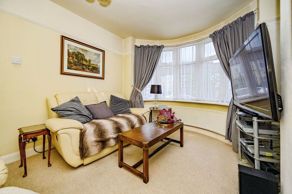 Additional image 2 of 3 bed terraced house for saleAllenby Avenue, Dunstable LU5