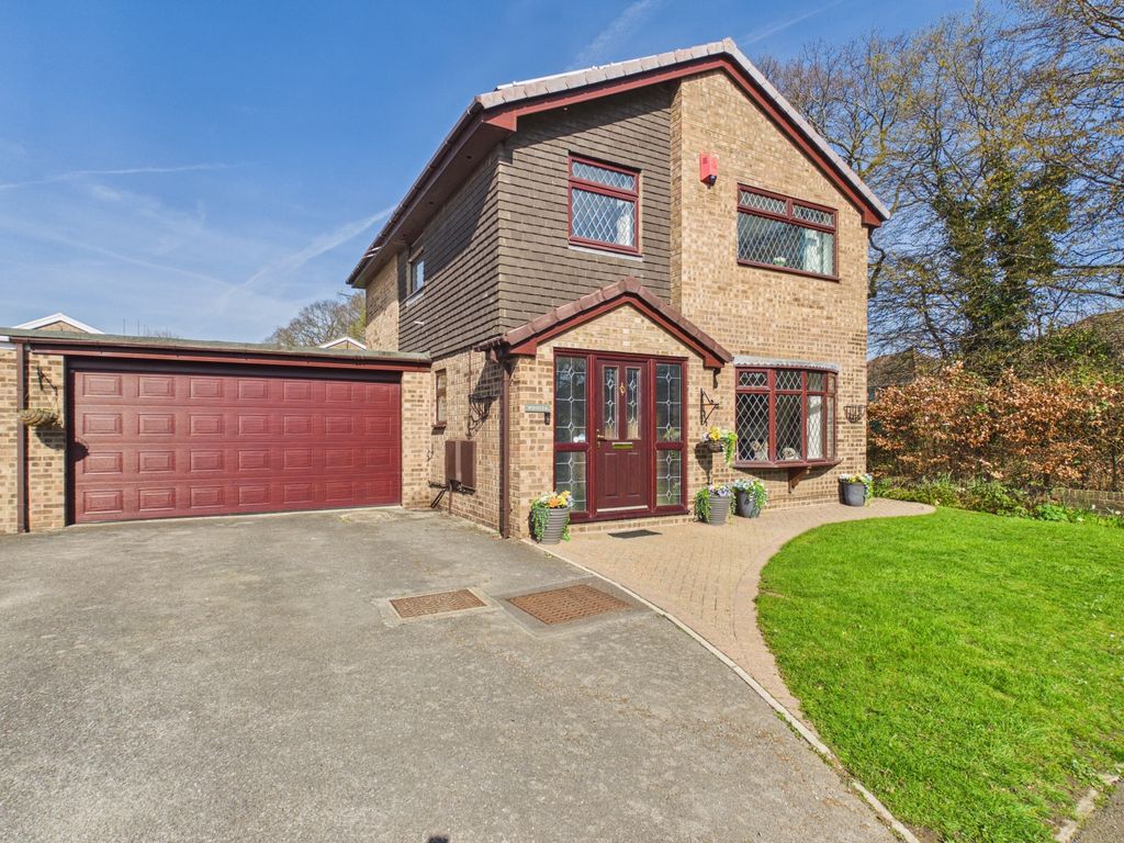 4 bed link detached house for saleSycamore Drive, Whitby, Ellesmere Port, Cheshire CH66