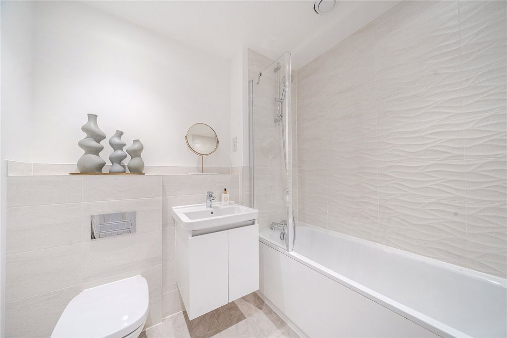 Additional image 9 of 2 bed flat for saleStapleton Close, Egham TW20
