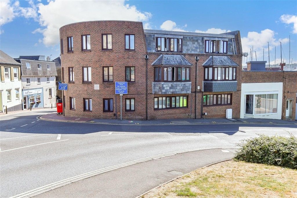 Additional image 2 of 1 bed flat for saleTerminus Road, Cowes, Isle Of Wight PO31