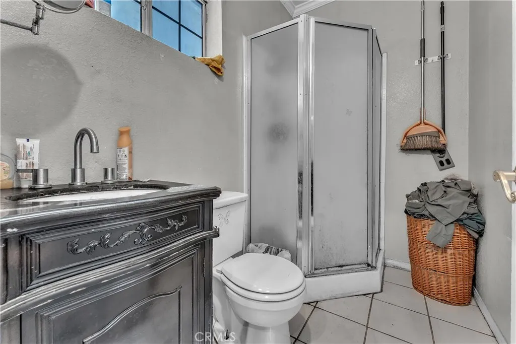 1208 E 3rd St, Santa Ana, CA 92701