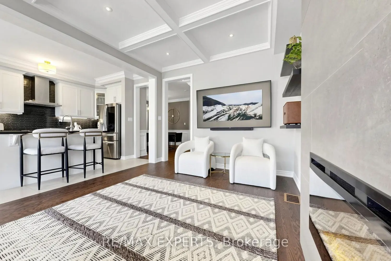 22 Red Tree Drive photo 3
