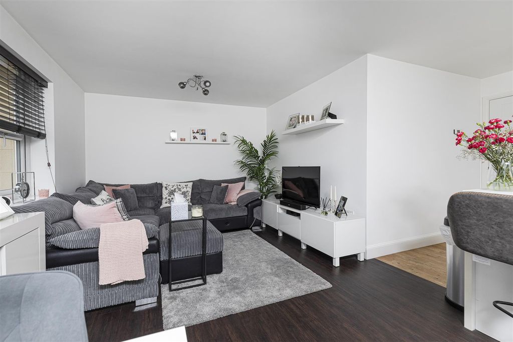 Additional image 7 of 2 bed flat for saleTennyson Avenue, Lindley, Huddersfield HD3