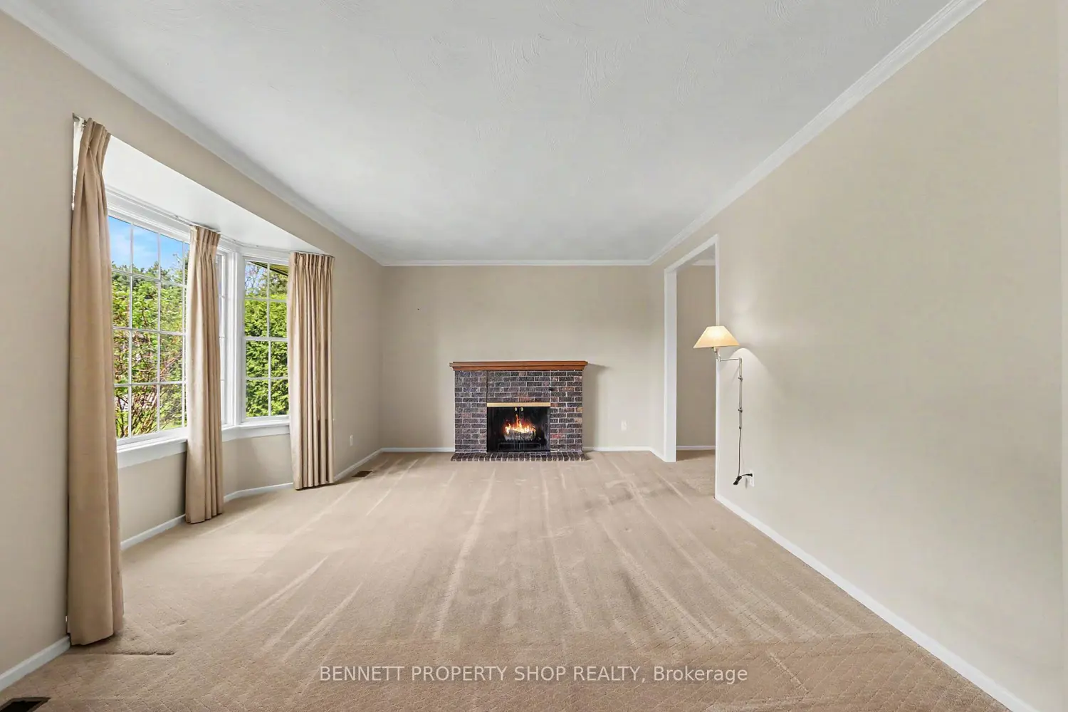 5449 Riverside Crescent photo 4