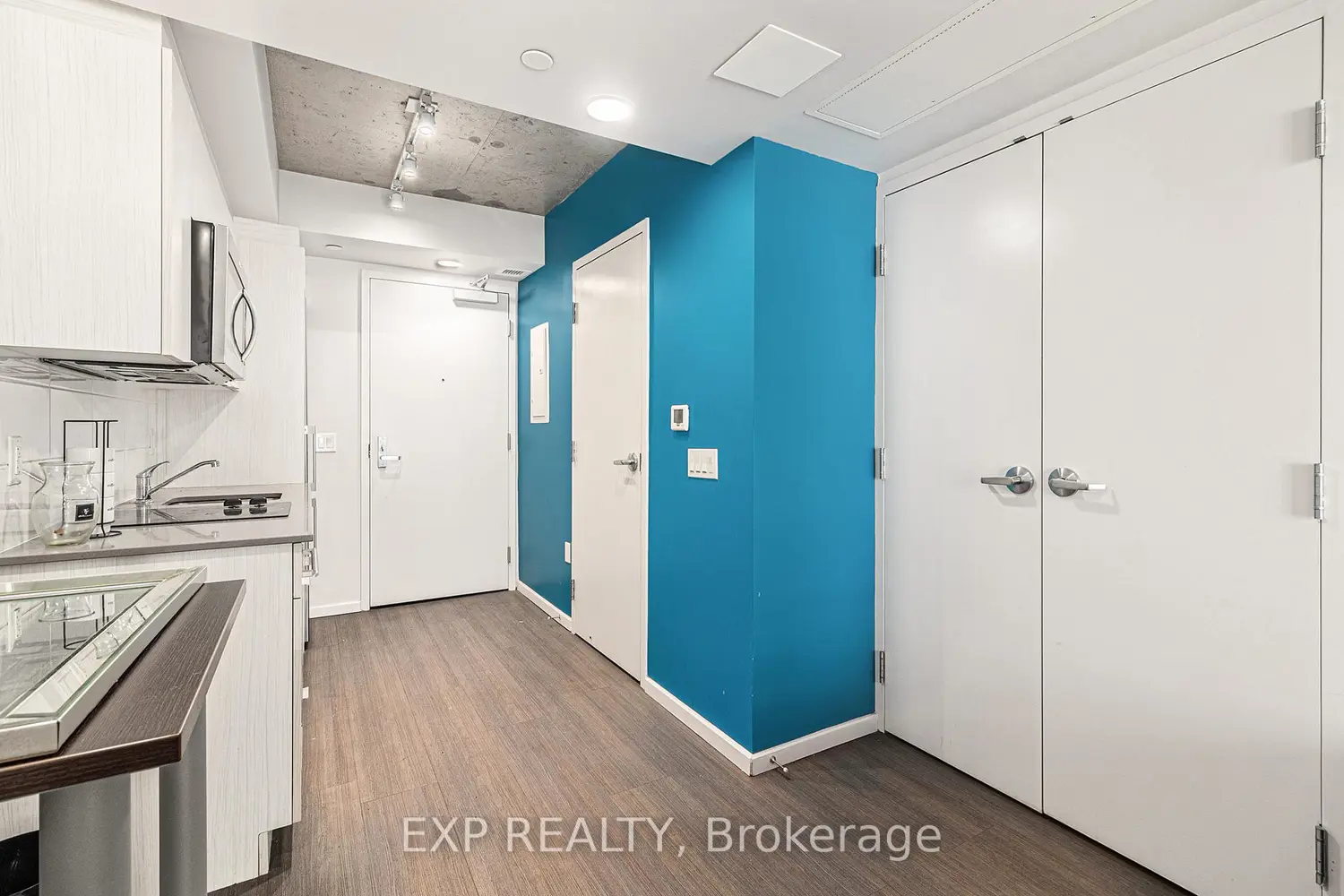 105 Champagne Avenue 2208 photo 4