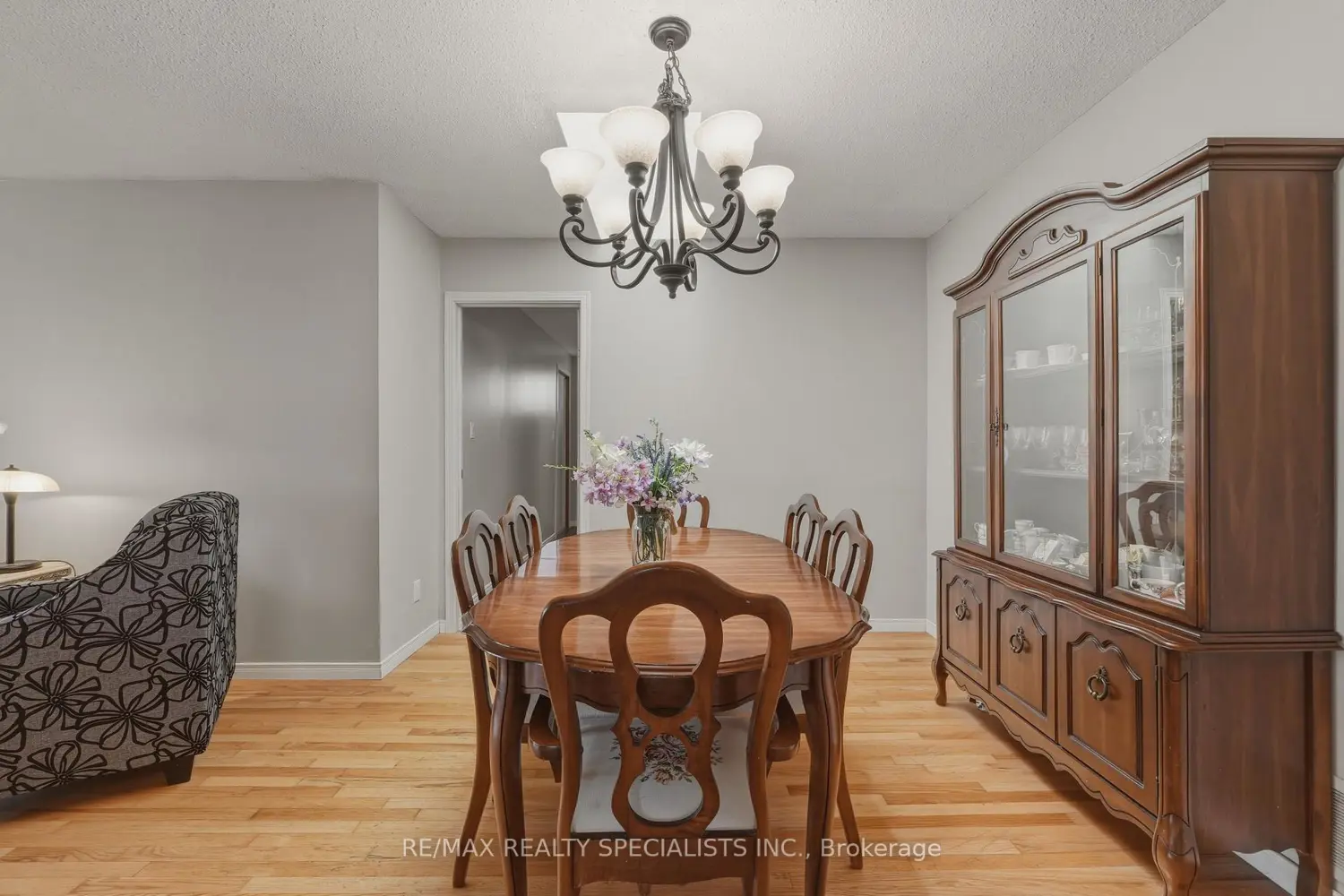817 Syer Drive photo 5