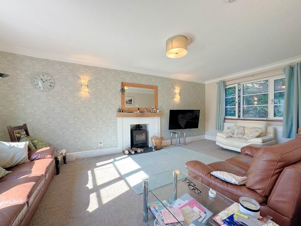 4 bed detached house for saleStation Road, Devizes, Wiltshire SN10 photo 3