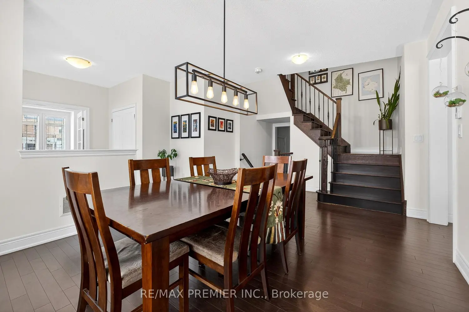 66 Red Tree Drive photo 3