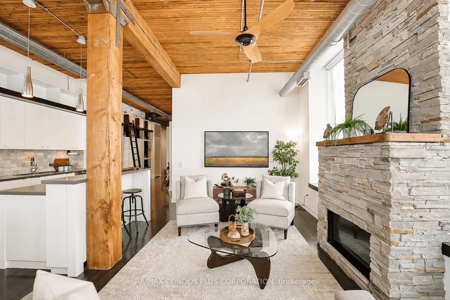 993 Queen Street 225