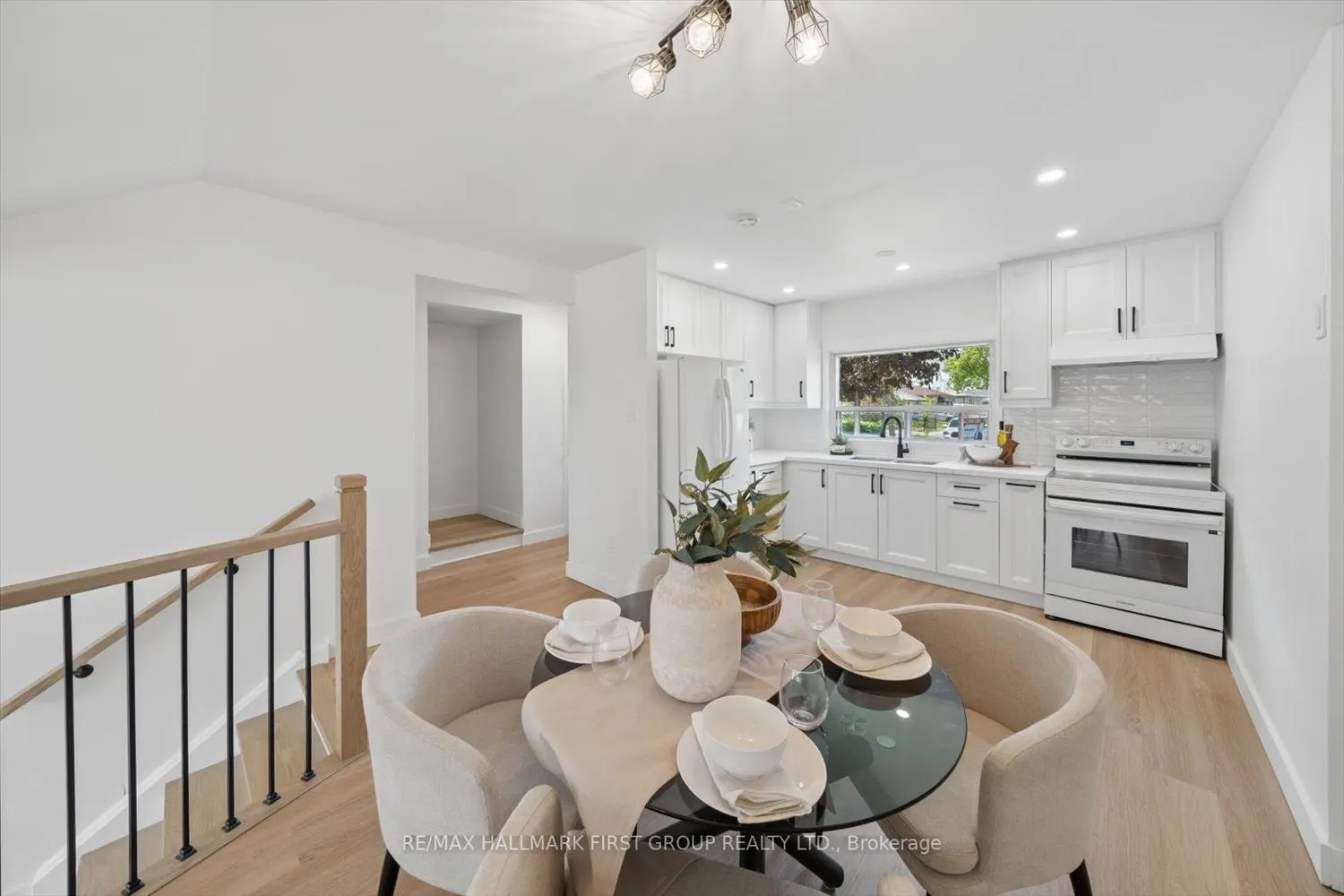 Additional image 3 of 30 Venetian Crescent 128