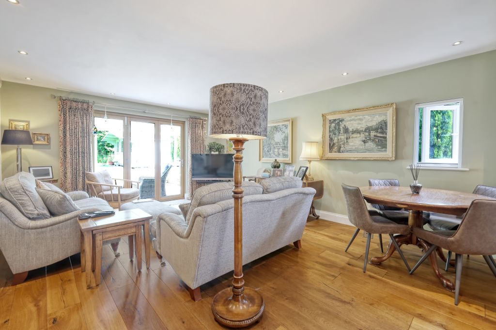 6 bed barn conversion for saleButtleys Lane, Great Dunmow CM6 photo 5