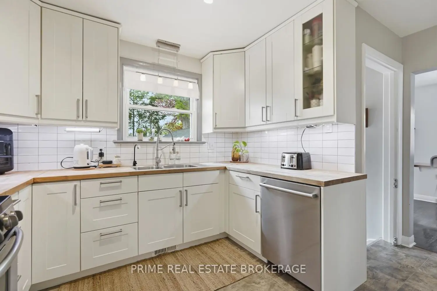 Additional image 9 of 6734 Beattie Street