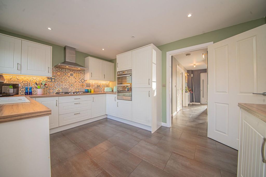 Additional image 5 of 4 bed detached house for saleViscount Gardens, Eastleigh SO50