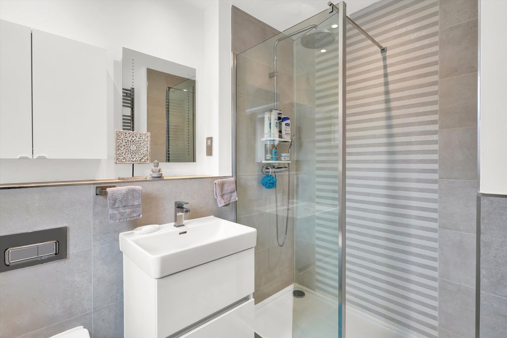 Additional image 8 of 5 bed detached house for saleBridges Avenue, East Molesey, Surrey KT8