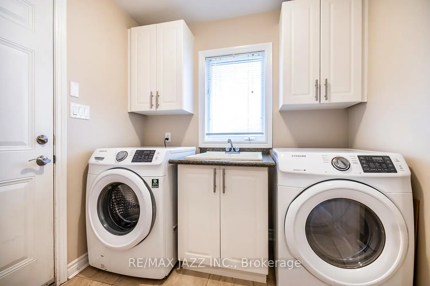 892 Barbados Street photo 3
