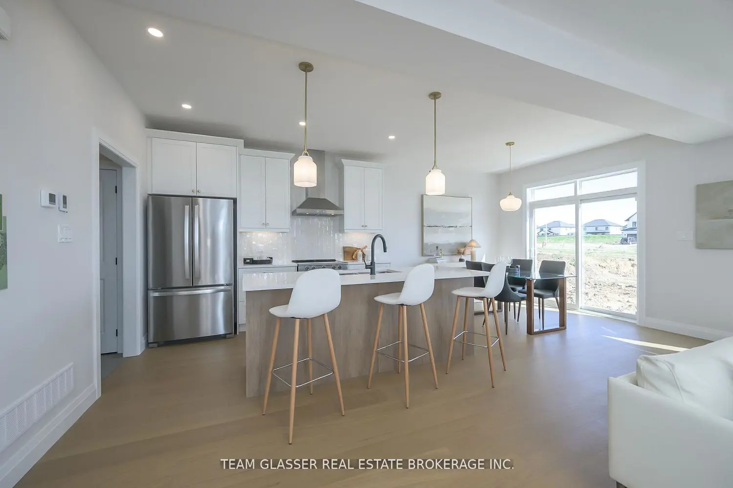 72 Allister Drive photo 5