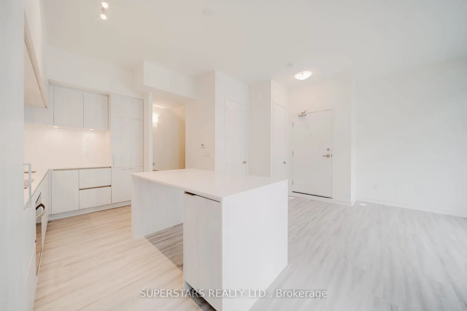 14 David Eyer Road 1005 photo 2