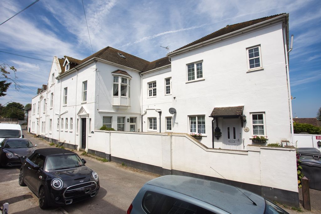 3 bed flat for saleWalmer Castle Road, Walmer, Deal, Kent CT14