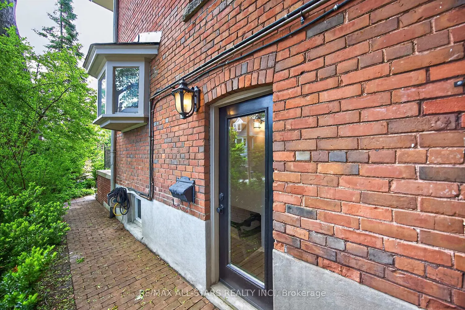 Additional image 10 of 30 Edgewood Crescent