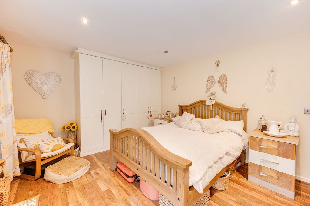 Additional image 18 of 3 bed town house for saleHolmley Lane, Dronfield S18