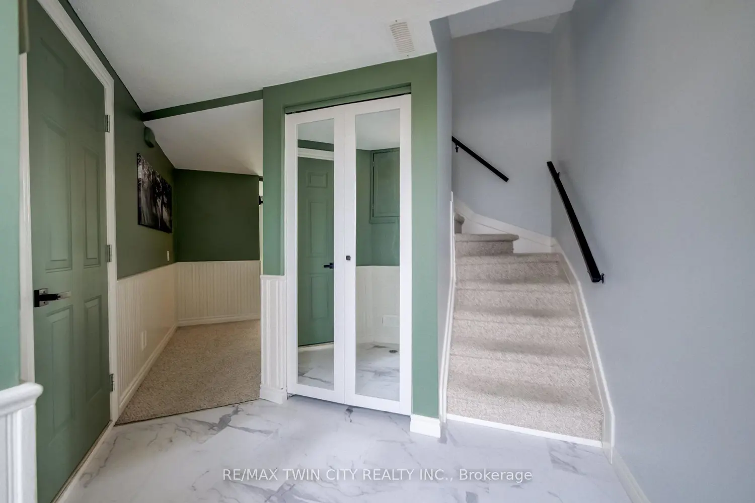 60 Elmsdale Drive 11 photo 2