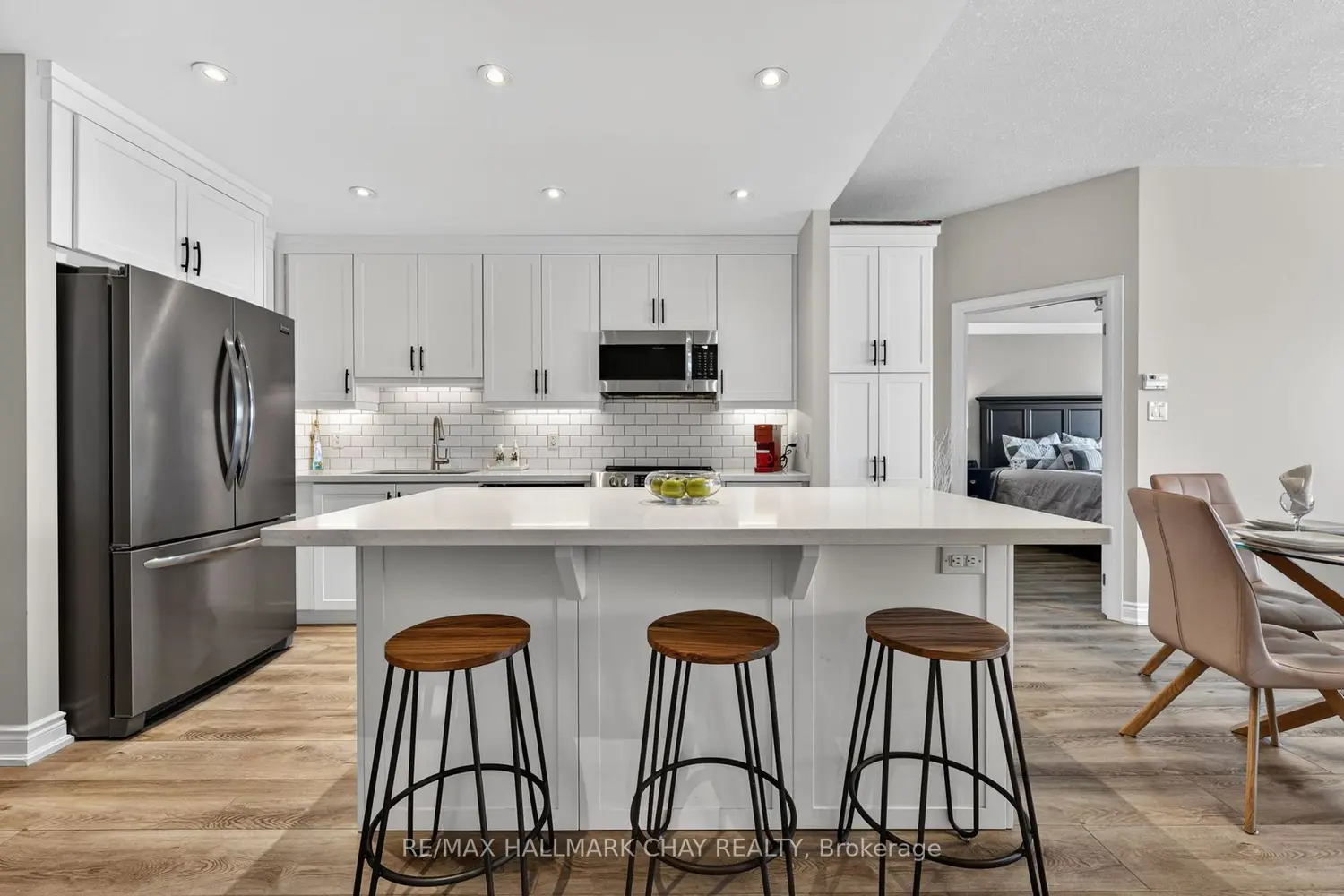 37 Ellen Street 805