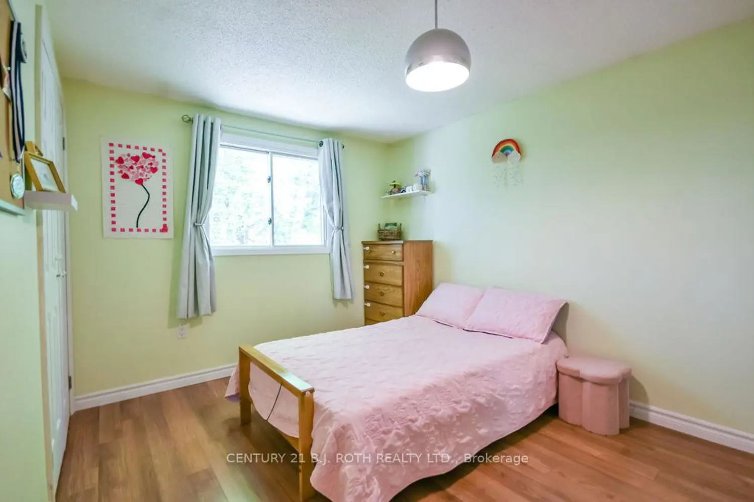 863 Birchwood Drive photo 5