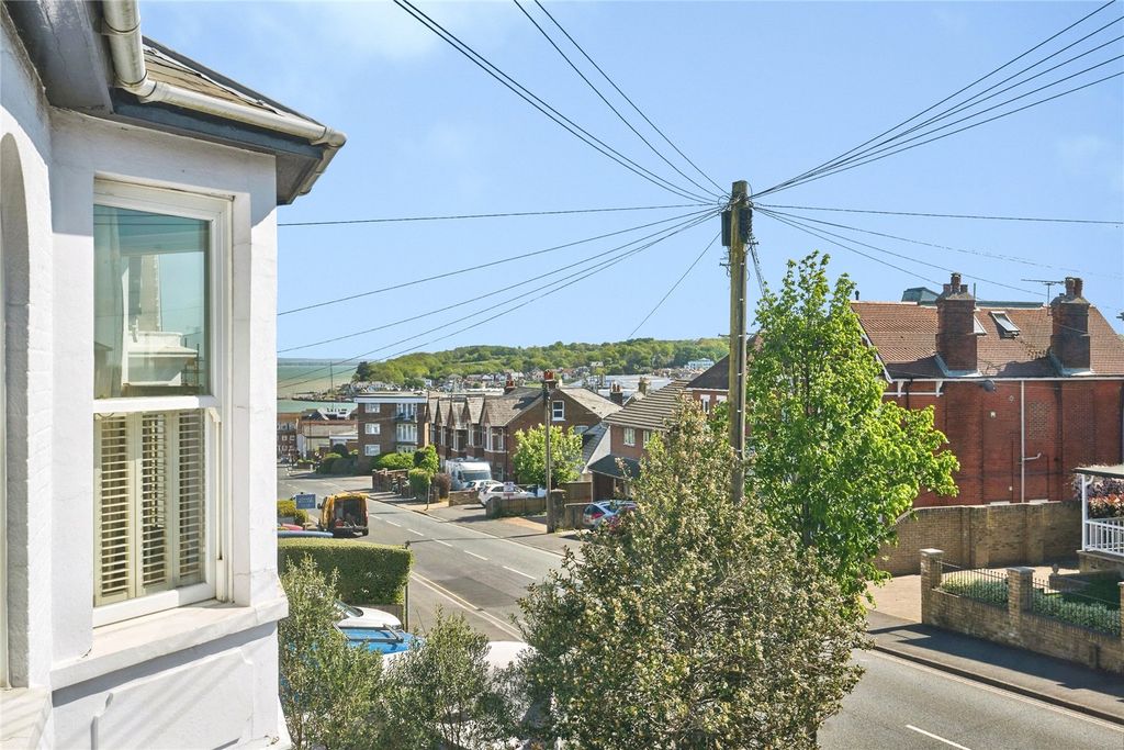 Additional image 3 of 2 bed maisonette for saleMill Hill Road, Cowes, Isle Of Wight PO31