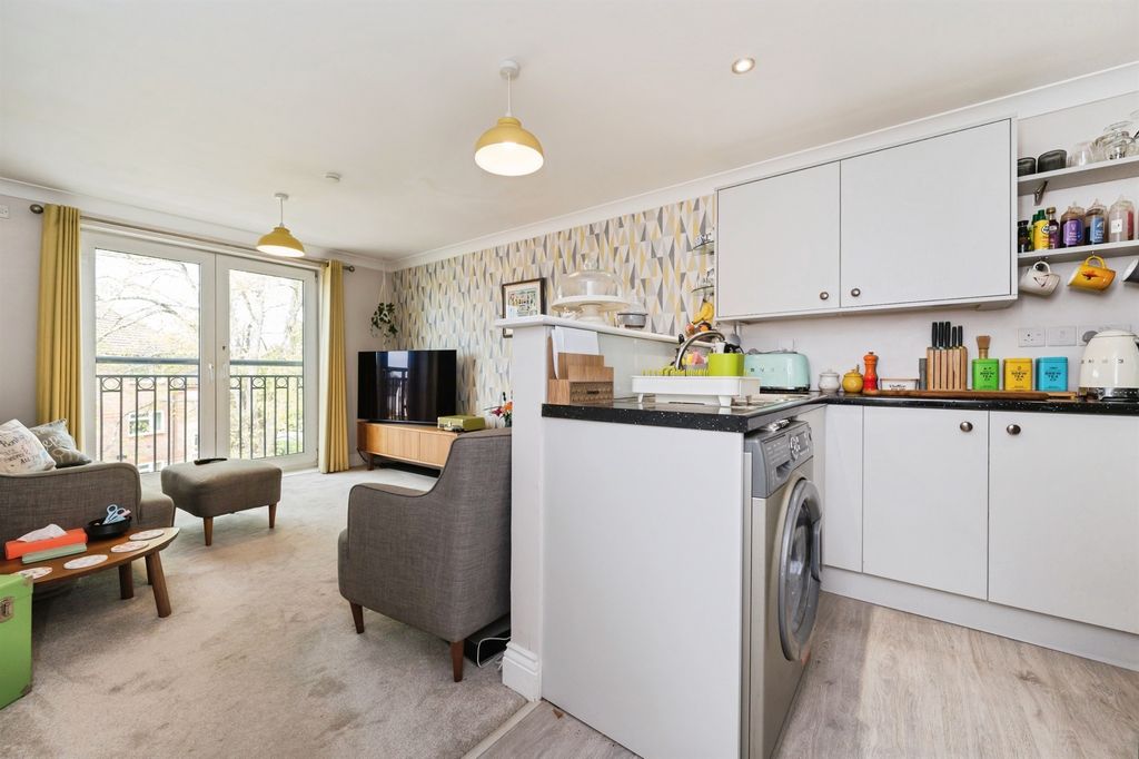 Additional image 10 of 2 bed flat for saleTwyford Road, Eastleigh SO50