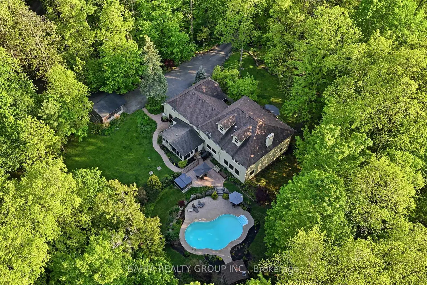 8663 Wood Close