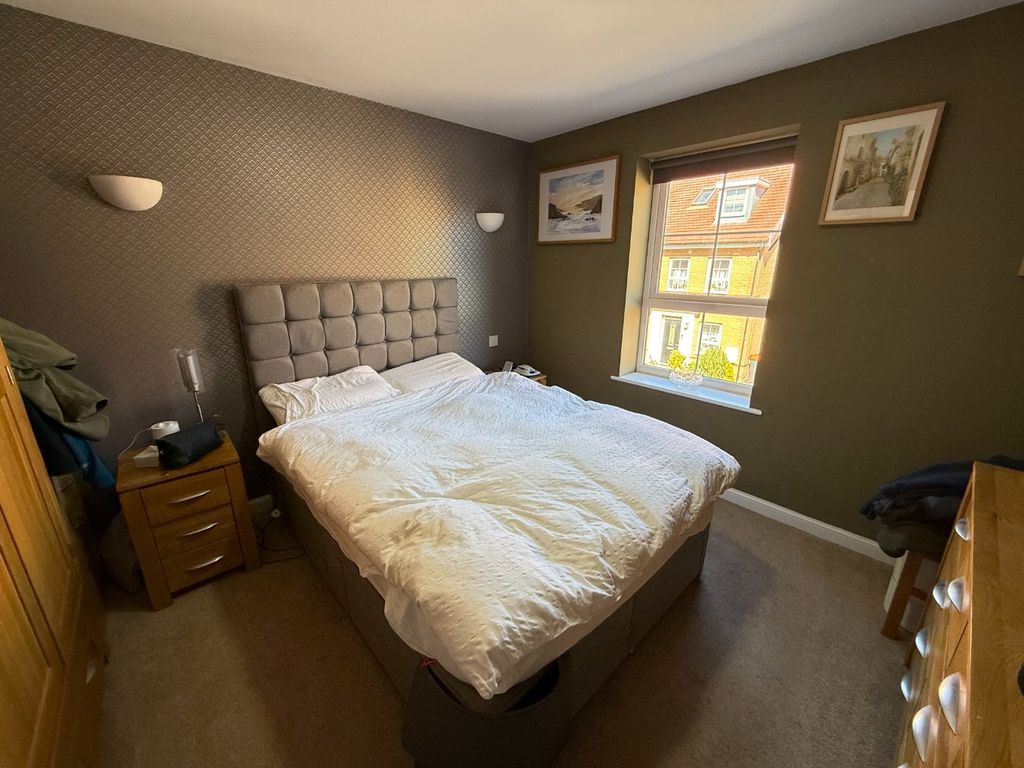 Additional image 5 of 2 bed flat for saleBank Avenue, Dunstable LU6