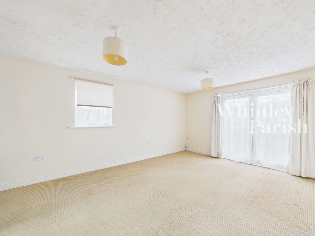 2 bed flat for saleEnsign Way, Diss IP22 photo 3