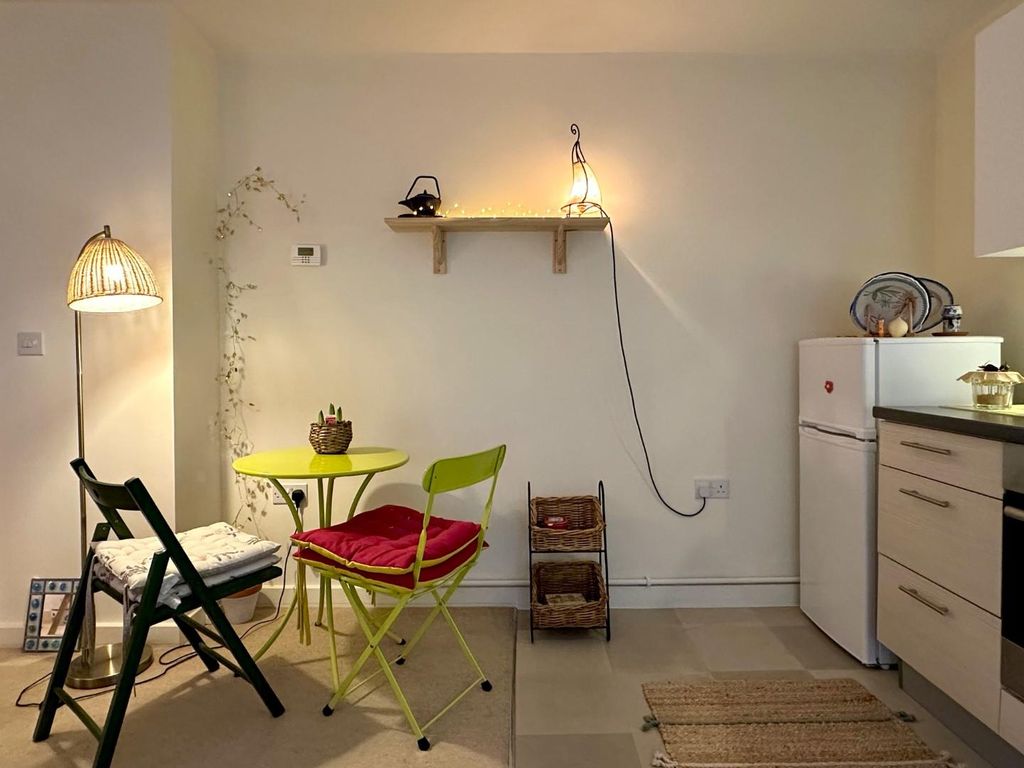 Additional image 17 of 2 bed flat for saleWain Close, Penarth CF64