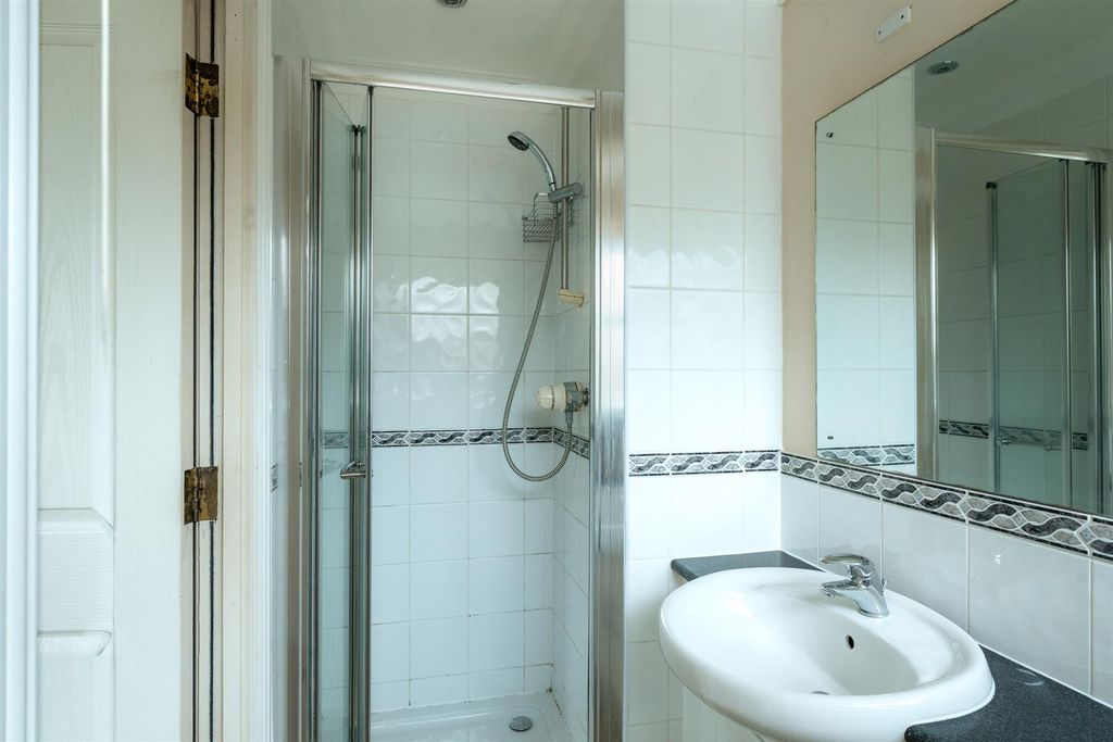 Additional image 8 of 3 bed flat for saleCowes, Isle Of Wight PO31