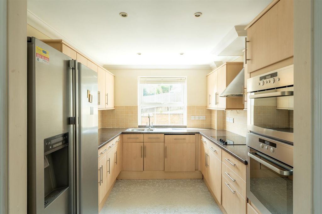 Additional image 5 of 3 bed flat for saleCowes, Isle Of Wight PO31