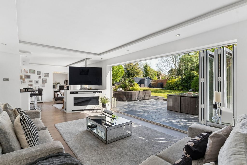 Additional image 7 of 5 bed detached house for saleCoombe Drive, Dunstable LU6