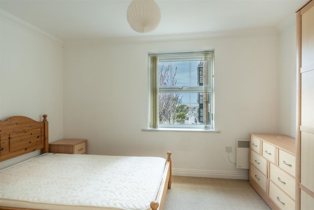 Additional image 7 of 3 bed flat for saleCowes, Isle Of Wight PO31