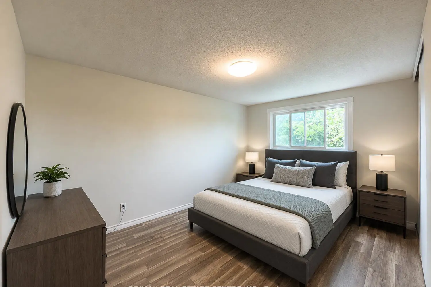 Additional image 9 of 724 Parkview Crescent