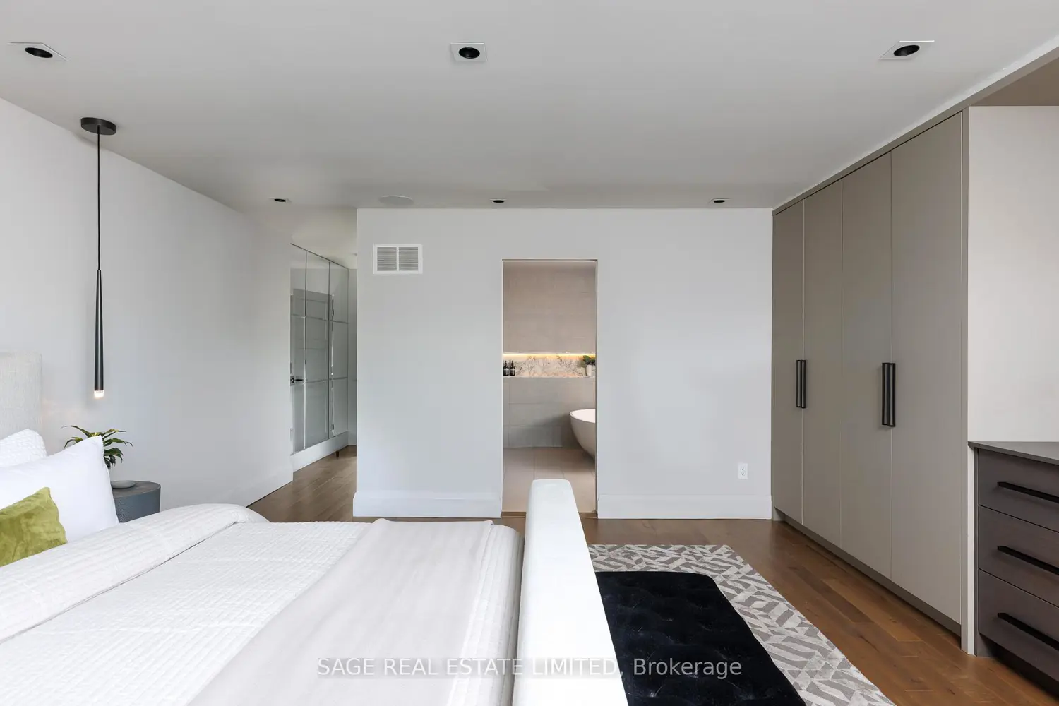 Additional image 15 of 979 Broadview Avenue