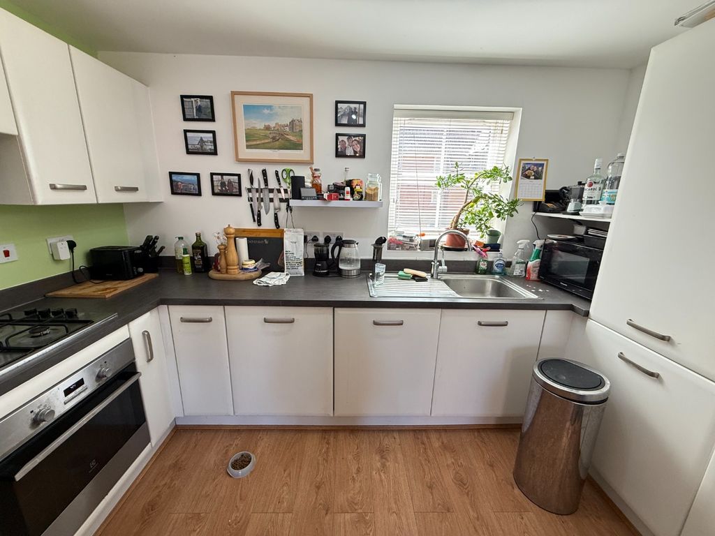 Additional image 4 of 2 bed flat for saleBank Avenue, Dunstable LU6